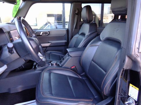Used 2023 Ford Bronco Badlands image 9