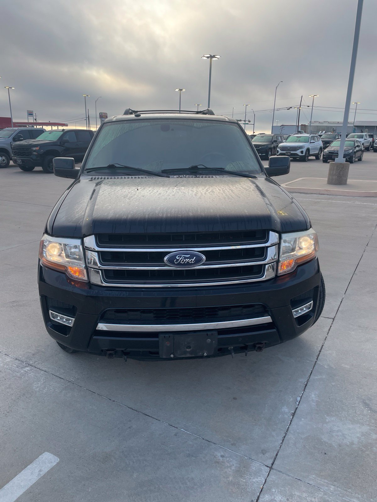 Used 2017 Ford Expedition EL Limited w/ Equipment Group 301A AWD/4WD image 2