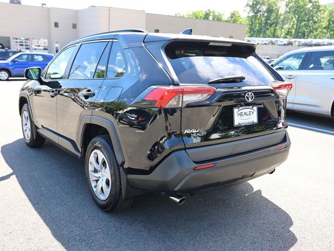 Used 2021 Toyota RAV4 LE AWD/4WD image 5