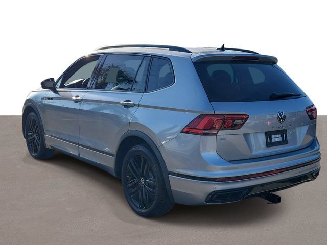 Certified 2022 Volkswagen Tiguan SE R-Line FWD image 3