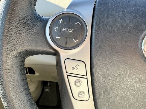 Used 2016 Toyota Prius V image 16