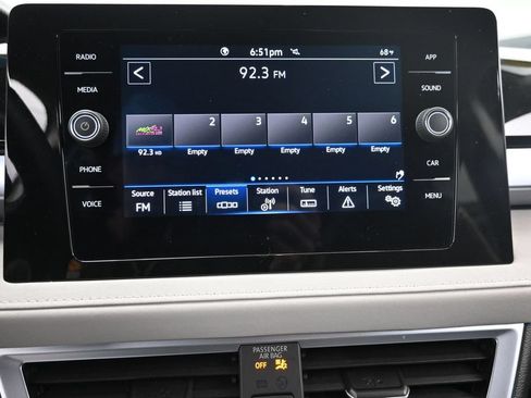 Used 2025 Volkswagen Taos SE FWD image 19