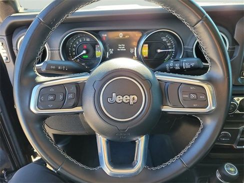 Used 2022 Jeep Wrangler Unlimited Sahara image 17