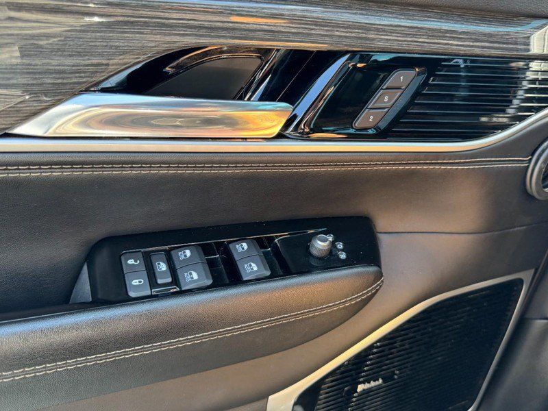 Used 2022 Jeep Wagoneer Series III w/ Premium Group I AWD/4WD image 25