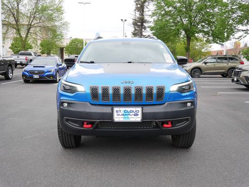 Used 2019 Jeep Cherokee Trailhawk w/ Cold Weather Group AWD/4WD image 2