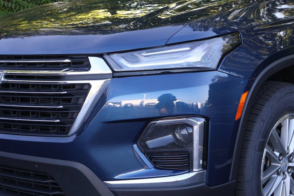 Certified 2023 Chevrolet Traverse LT FWD image 3