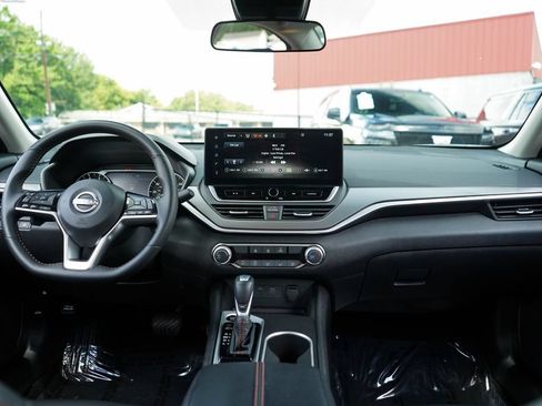 Used 2026 Nissan Altima 2.5 SR FWD image 9