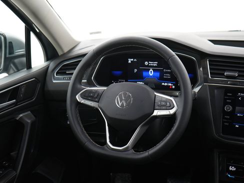 Used 2022 Volkswagen Tiguan SE AWD/4WD image 14