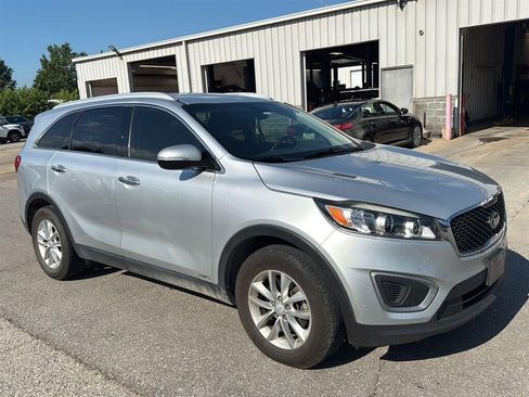 Used 2017 Kia Sorento AWD w/ LX Convenience Package image 1