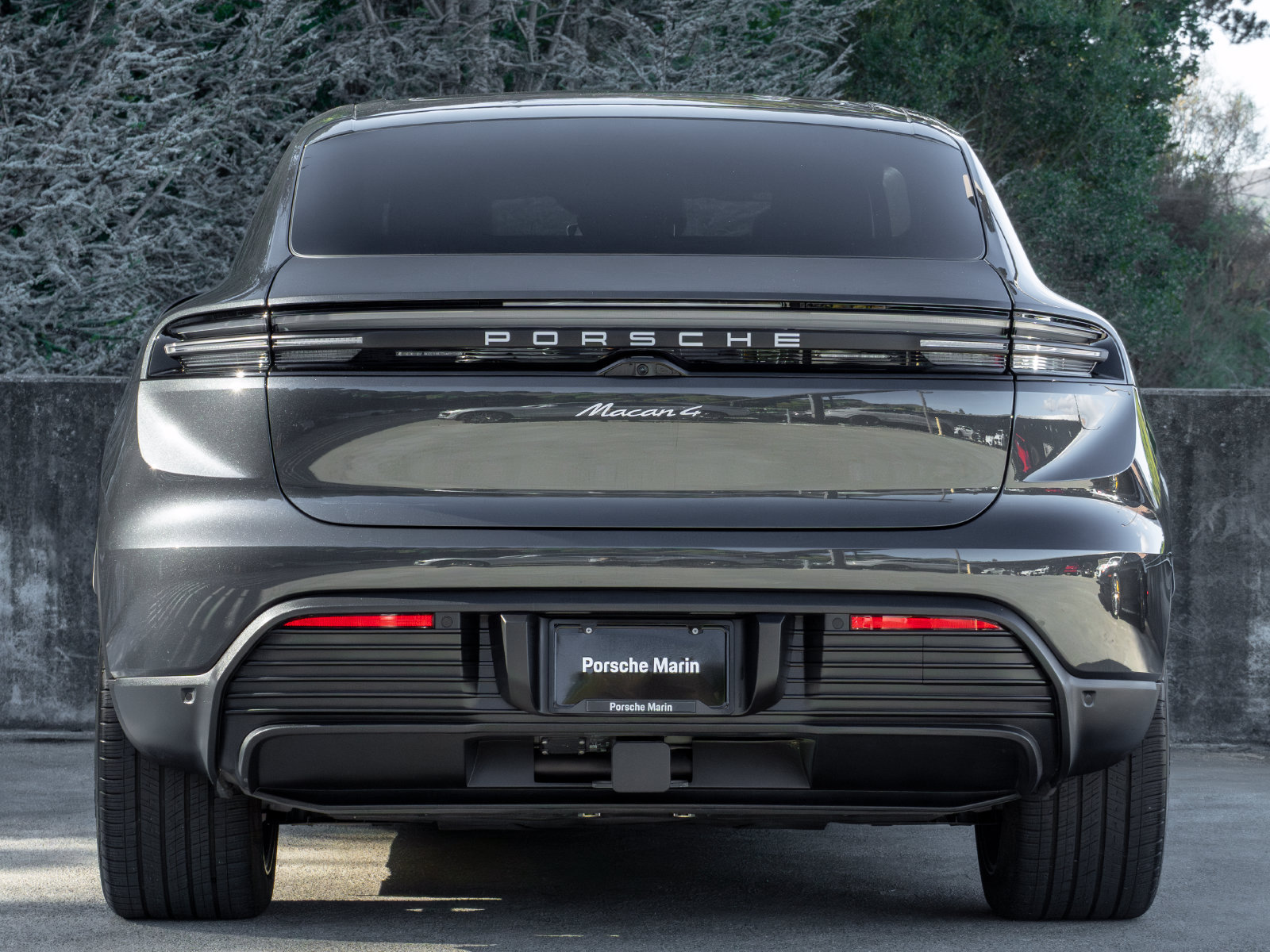 Certified 2025 Porsche Macan 4 Electric AWD/4WD image 10