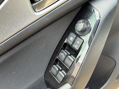 Used 2018 MAZDA MAZDA3 Sport image 20