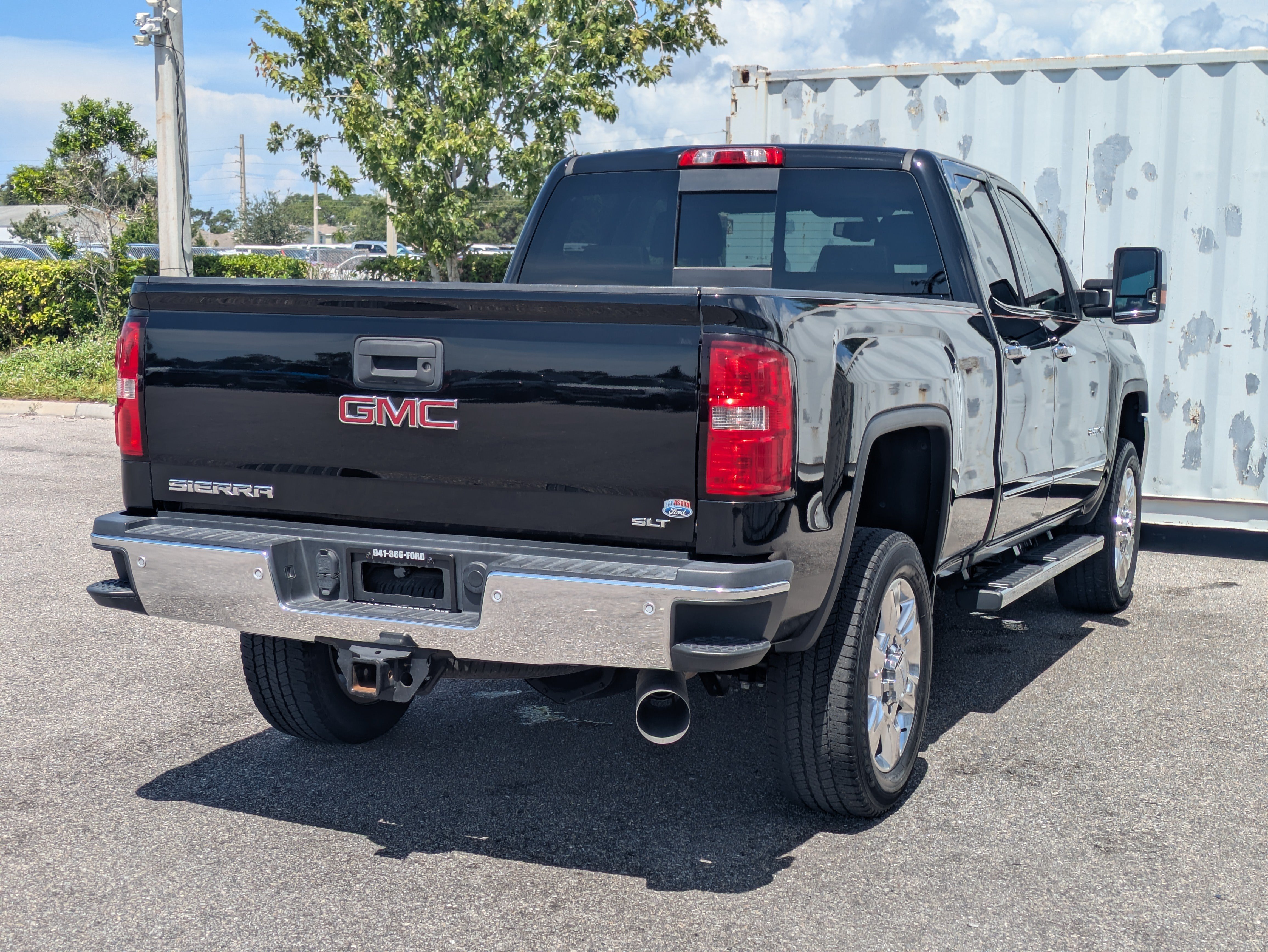 Used 2017 GMC Sierra 2500 SLT w/ Suspension Package, Off-Road AWD/4WD image 5