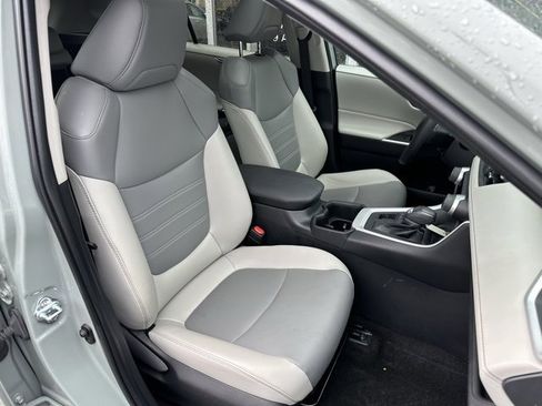Used 2023 Toyota RAV4 XLE Premium image 16