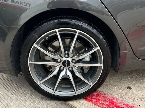 Used 2025 Genesis G70 2.5T image 9