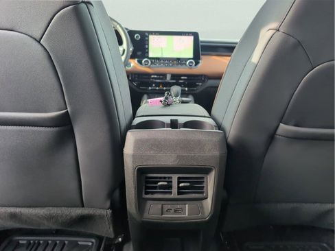 Used 2023 GMC Canyon AT4 w/ AT4 Premium Package image 34