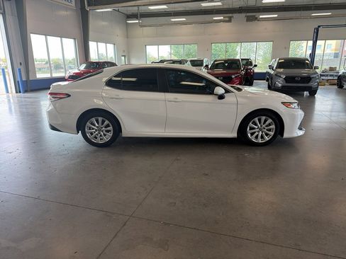 Used 2018 Toyota Camry LE FWD image 6
