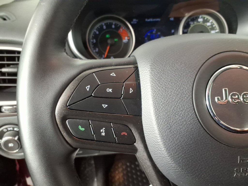 Used 2019 Jeep Cherokee Trailhawk w/ Cold Weather Group AWD/4WD image 15