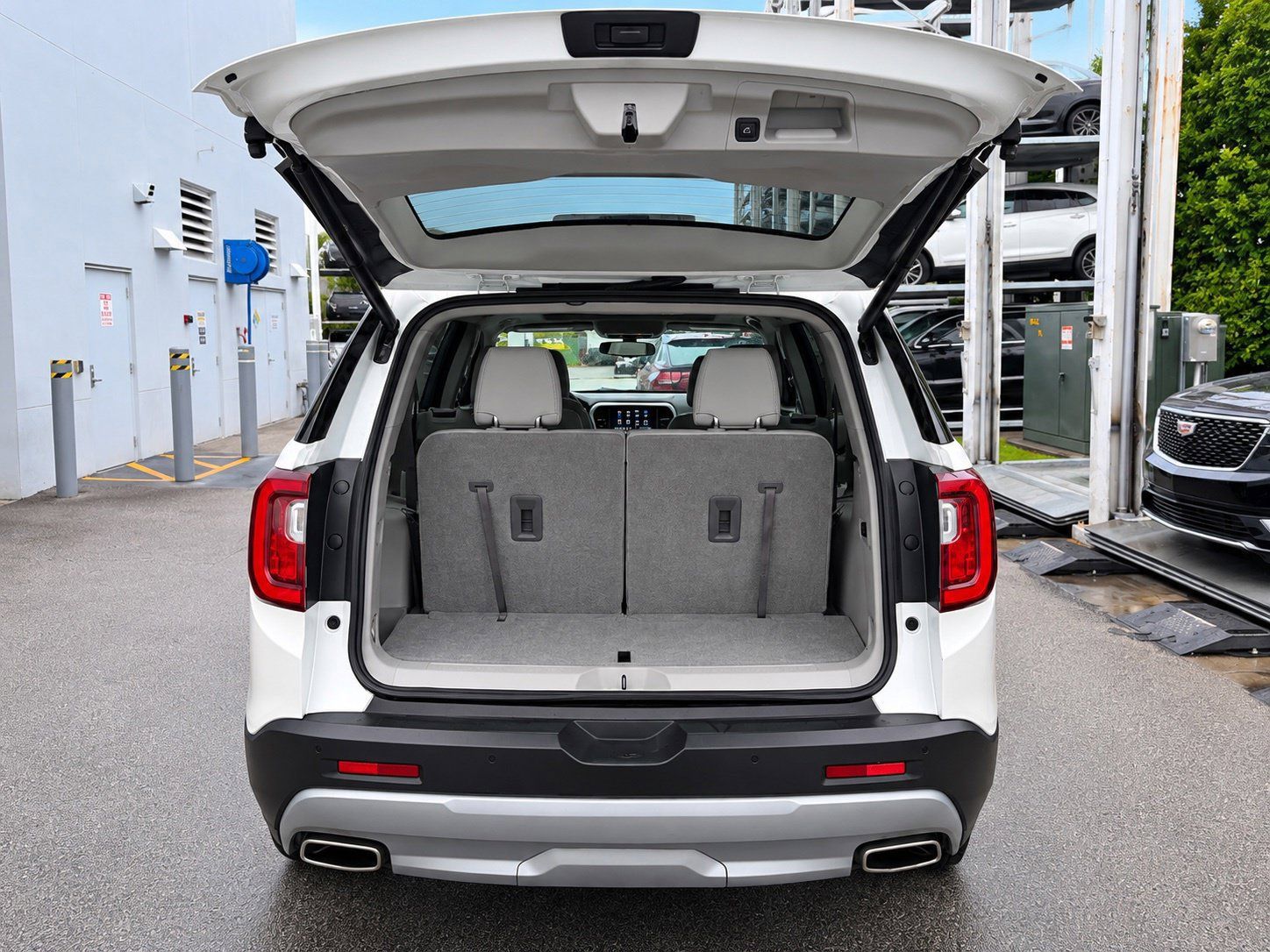 Used 2020 GMC Acadia SLT FWD image 6
