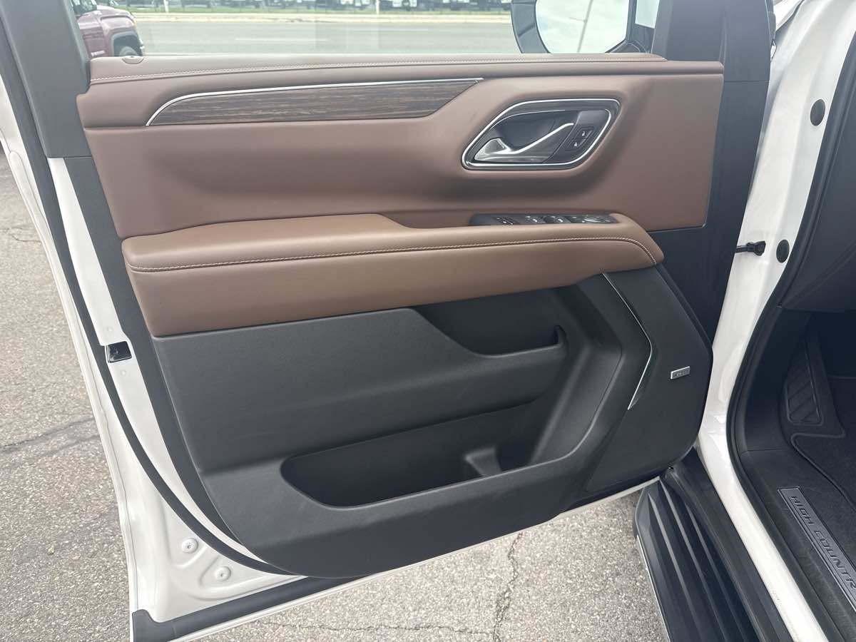Used 2022 Chevrolet Tahoe High Country AWD/4WD image 12