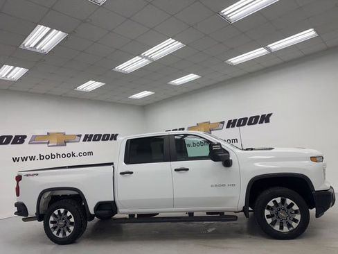 Used 2024 Chevrolet Silverado 2500 Custom w/ Custom Value Package AWD/4WD image 4