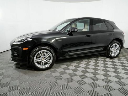 Certified 2025 Porsche Macan image 2