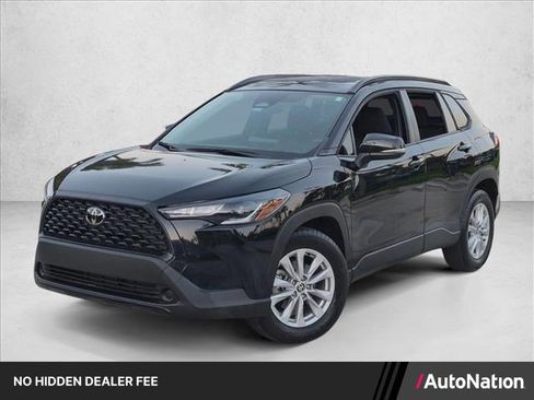 Used 2023 Toyota Corolla Cross LE w/ Moonroof Package FWD image 1
