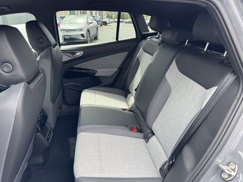 Used 2024 Volkswagen ID.4 2WD image 31