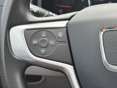 Used 2024 GMC Terrain SLE FWD image 16