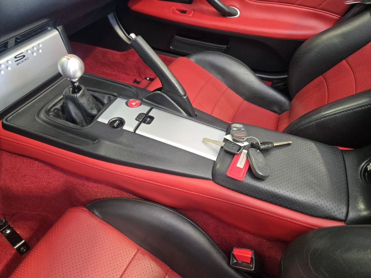 Used 2004 Honda S2000 image 8