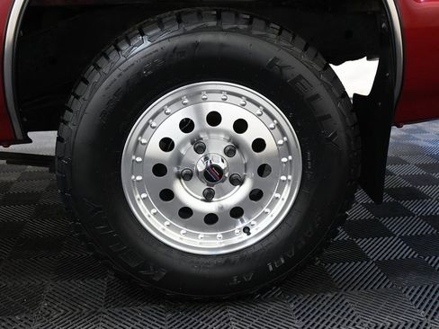 Used 2000 Chevrolet S10 Pickup LS w/ Preferred Equipment Group image 25