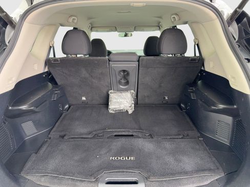 Used 2017 Nissan Rogue SV w/ SV Premium Package image 48