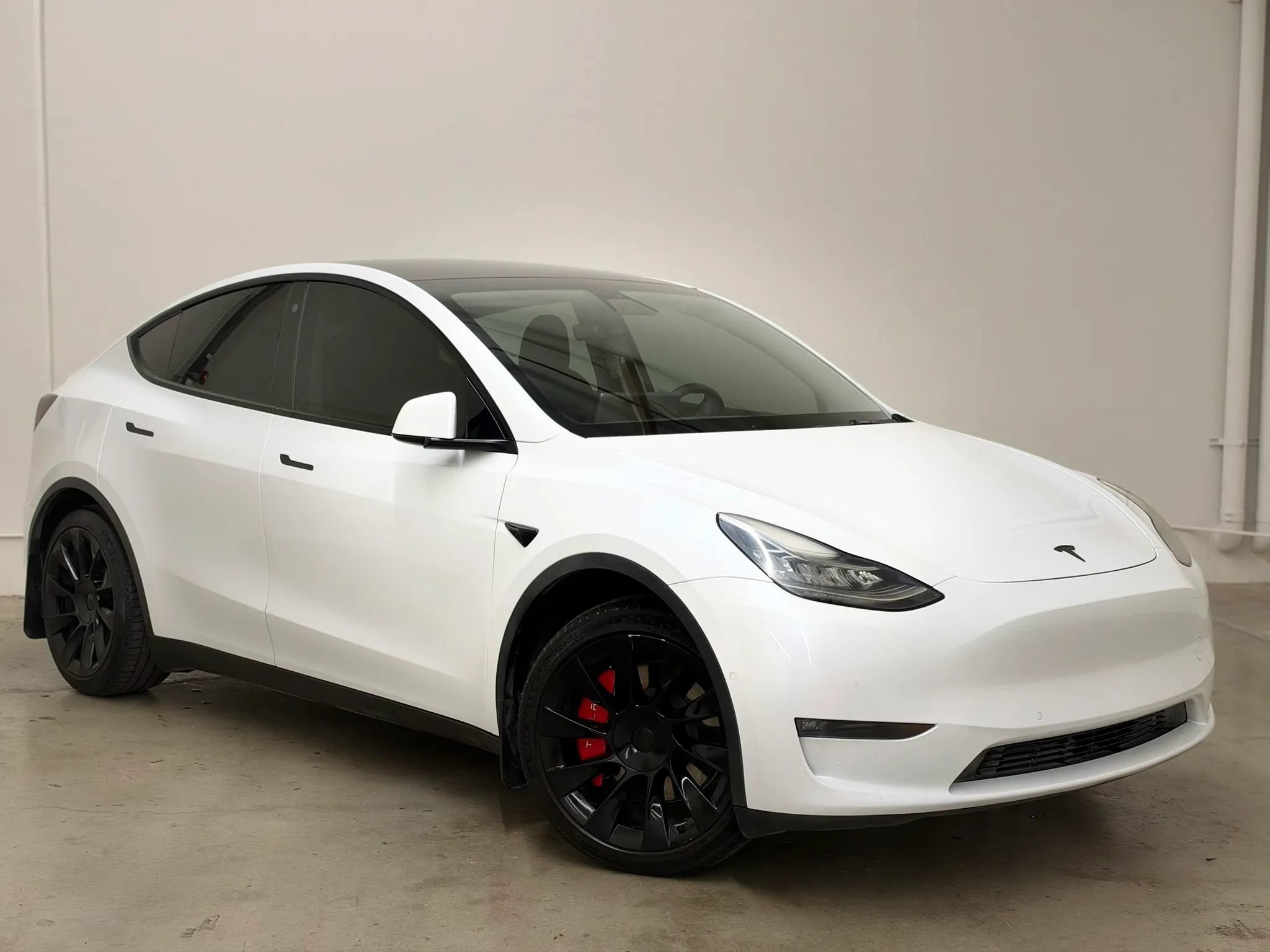 Used 2021 Tesla Model Y Long Range AWD/4WD image 1
