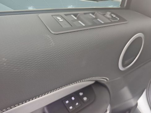 Certified 2025 Land Rover Discovery Dynamic SE image 11