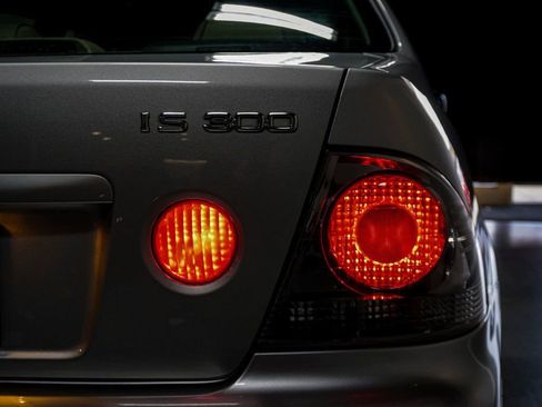 Used 2002 Lexus IS 300 image 84