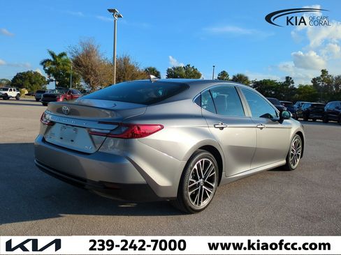 Used 2025 Toyota Camry XLE image 5