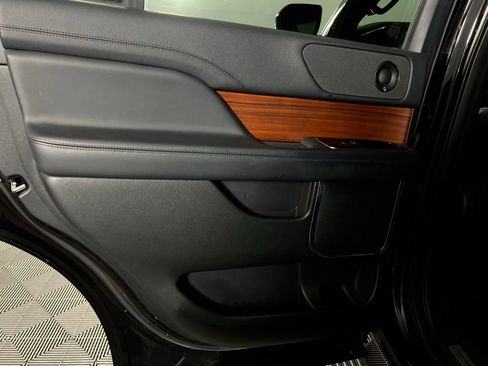 Used 2024 Lincoln Navigator Reserve image 28