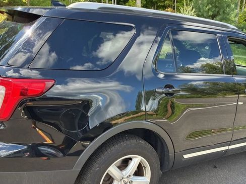 Used 2016 Ford Explorer XLT w/ Equipment Group 202A AWD/4WD image 9