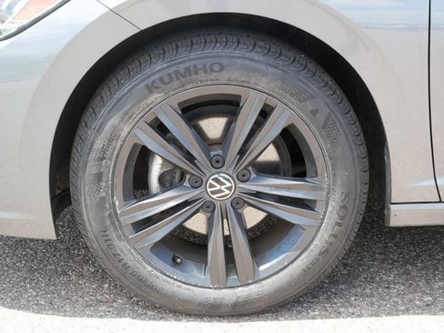 Certified 2022 Volkswagen Jetta SE FWD image 9