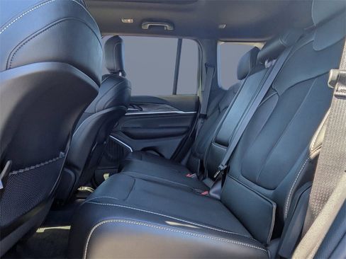 Used 2026 Jeep Grand Cherokee Limited image 14