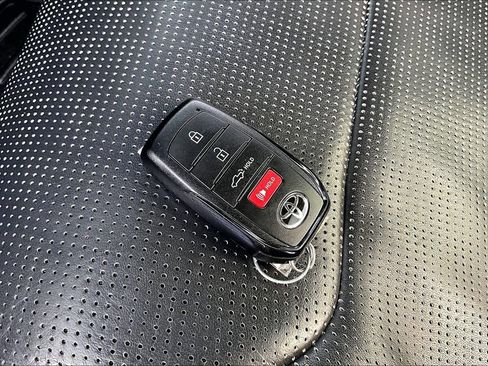 Used 2022 Toyota Tundra Capstone AWD/4WD image 11