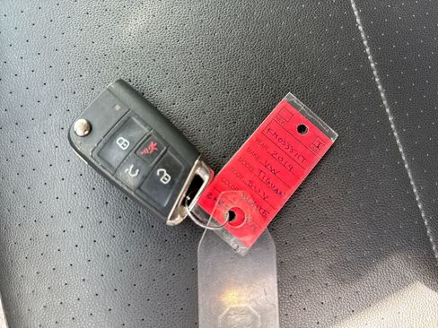 Used 2019 Volkswagen Tiguan SE FWD image 41