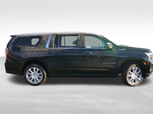 Certified 2024 Chevrolet Suburban High Country image 3