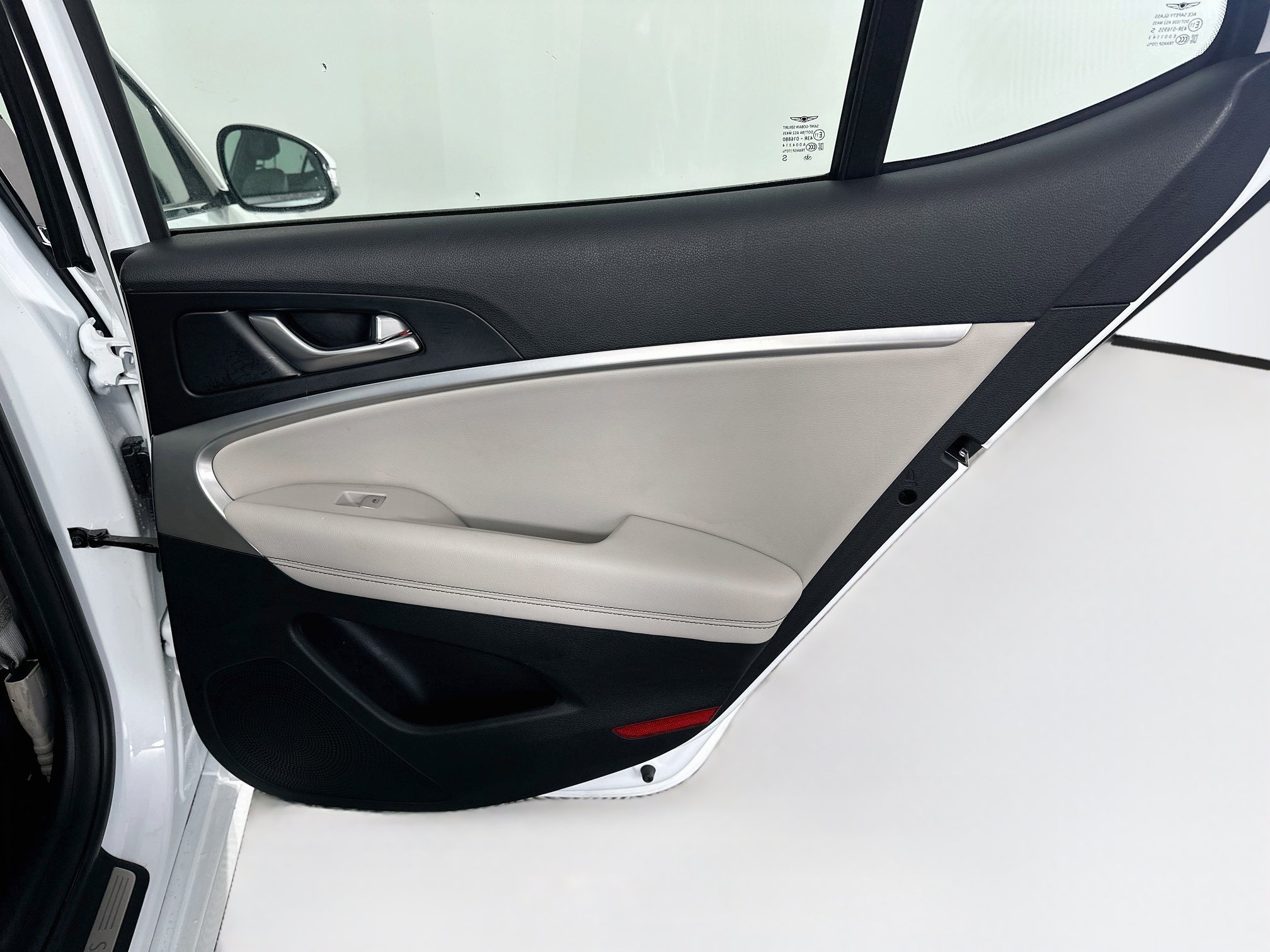 Used 2021 Genesis G70 2.0T RWD image 28