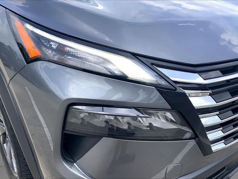 Used 2024 Nissan Rogue SV FWD image 27