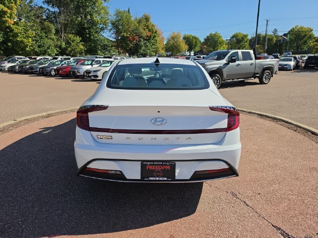 Used 2023 Hyundai Sonata SE FWD image 4
