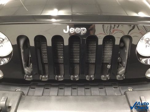 Used 2015 Jeep Wrangler Unlimited Rubicon w/ Connectivity Group image 12