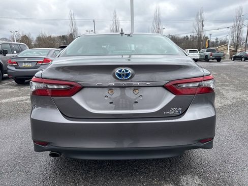 Used 2021 Toyota Camry XLE w/ Navigation Upgrade Package image 3