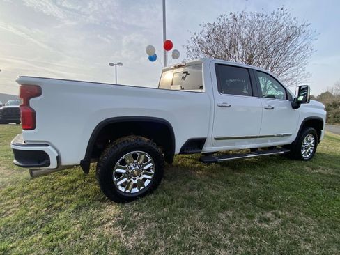 Used 2024 Chevrolet Silverado 2500 High Country image 7