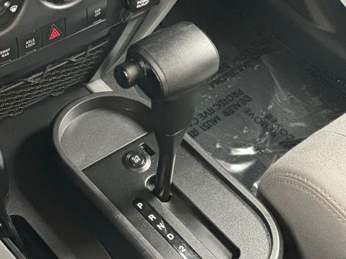 Used 2009 Jeep Wrangler Unlimited Rubicon w/ Dual Top Group image 20