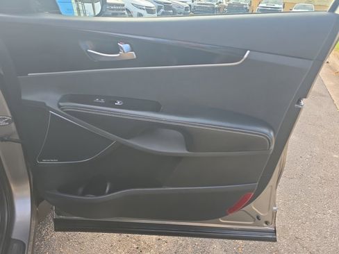 Used 2019 Kia Sorento SX image 24
